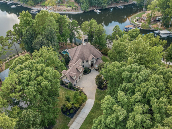 Pure Luxury Lakeside Home Amazing Amenities