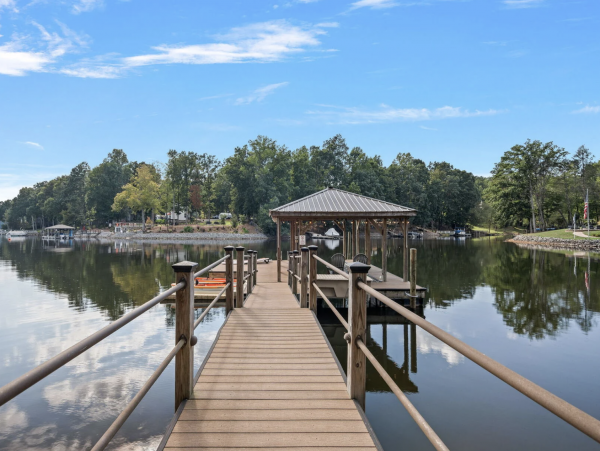 Pure Luxury Lakeside Home Amazing Amenities