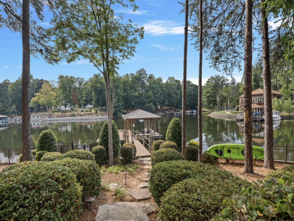 Pure Luxury Lakeside Home Amazing Amenities