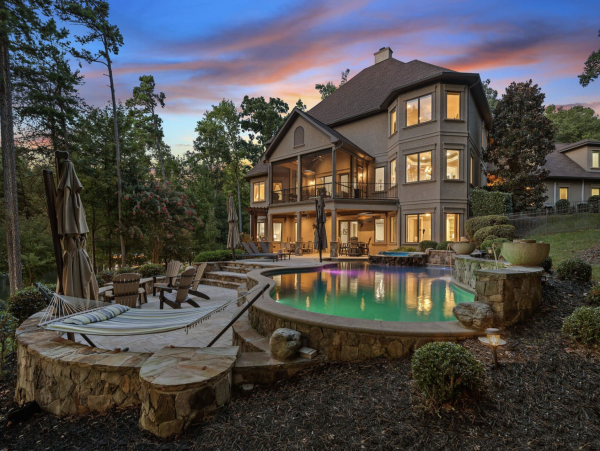 Pure Luxury Lakeside Home Amazing Amenities