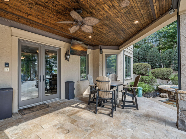 Pure Luxury Lakeside Home Amazing Amenities