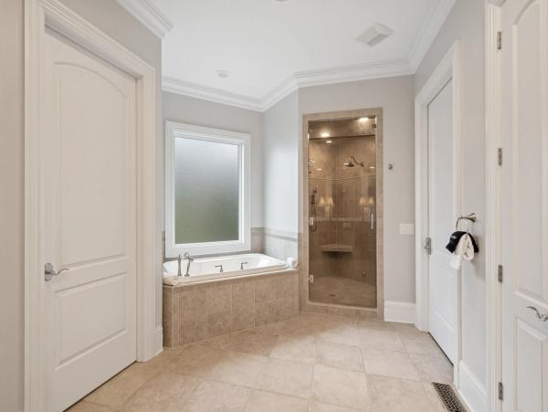 Pure Luxury Lakeside Home Amazing Amenities