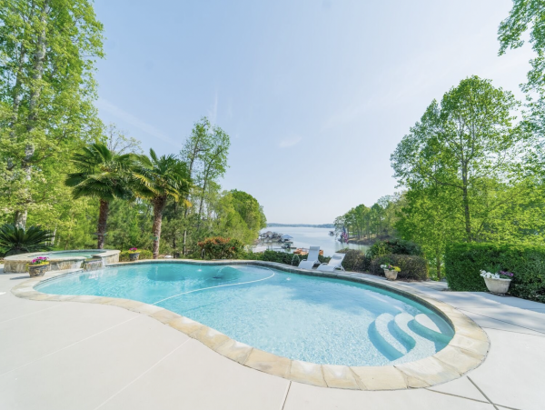 Stunning lake Views True Paradise. Magnificent Vacation Rental Home