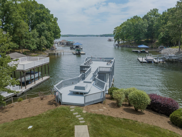 Stunning lake Views True Paradise. Magnificent Vacation Rental Home