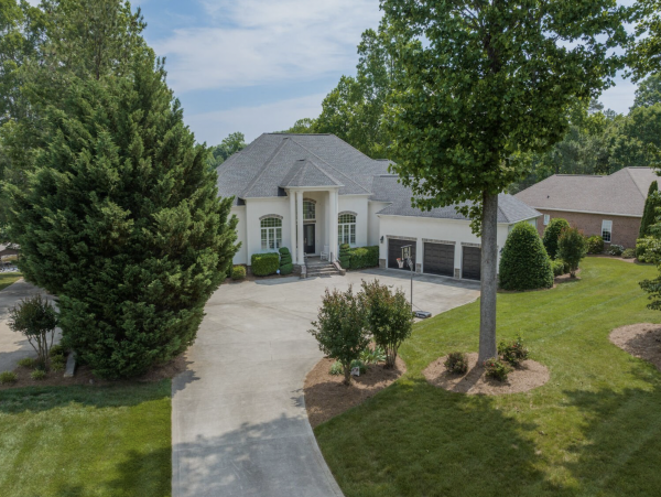 Stunning lake Views True Paradise. Magnificent Vacation Rental Home