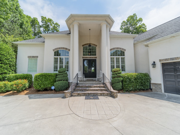 Stunning lake Views True Paradise. Magnificent Vacation Rental Home