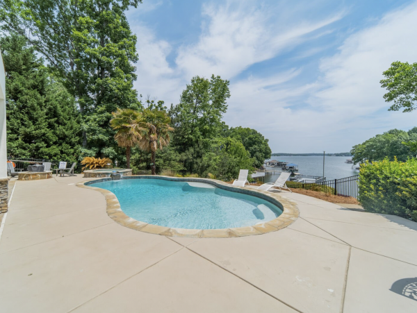 Stunning lake Views True Paradise. Magnificent Vacation Rental Home