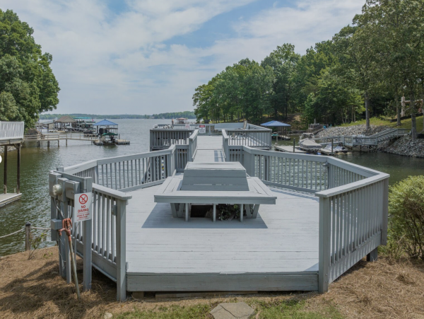 Stunning lake Views True Paradise. Magnificent Vacation Rental Home