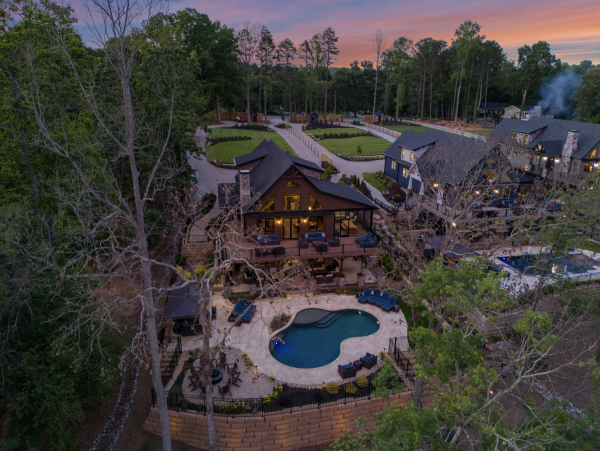 Private Lodge Can Sleep Up to 20 Guests Exclusive Vacation Residence- Private Beach