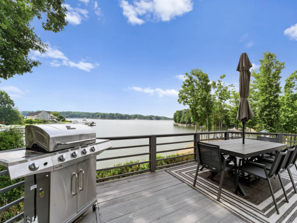 The Ultimate Lake Norman Lakeside Five Bedroom Retreat
