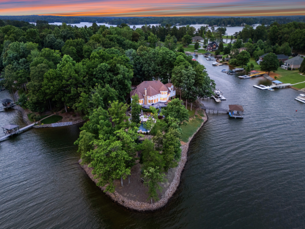 The Ultimate Lake Norman Lakeside Five Bedroom Retreat