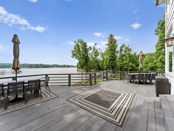 The Ultimate Lake Norman Lakeside Five Bedroom Retreat