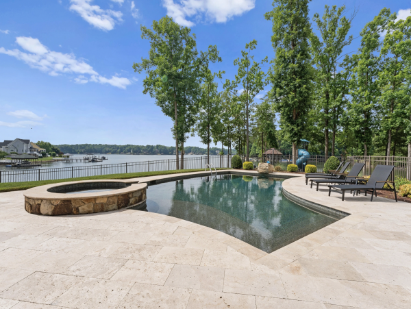The Ultimate Lake Norman Lakeside Five Bedroom Retreat