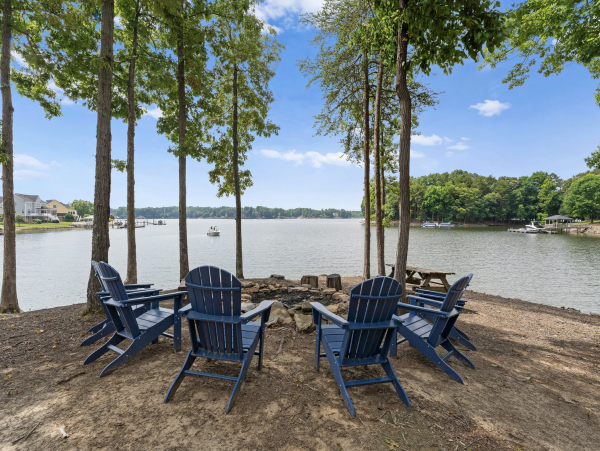 The Ultimate Lake Norman Lakeside Five Bedroom Retreat
