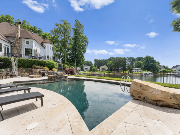 The Ultimate Lake Norman Lakeside Five Bedroom Retreat