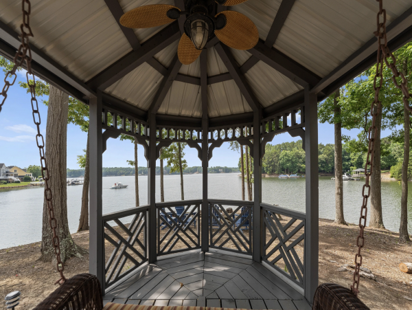 The Ultimate Lake Norman Lakeside Five Bedroom Retreat
