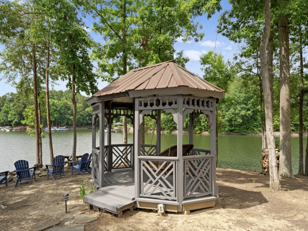 The Ultimate Lake Norman Lakeside Five Bedroom Retreat