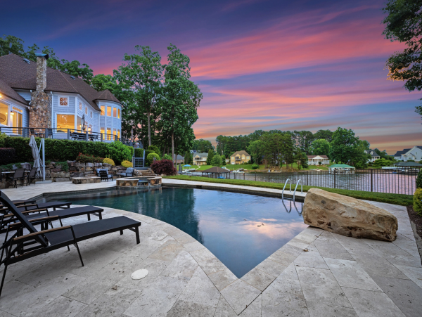 The Ultimate Lake Norman Lakeside Five Bedroom Retreat