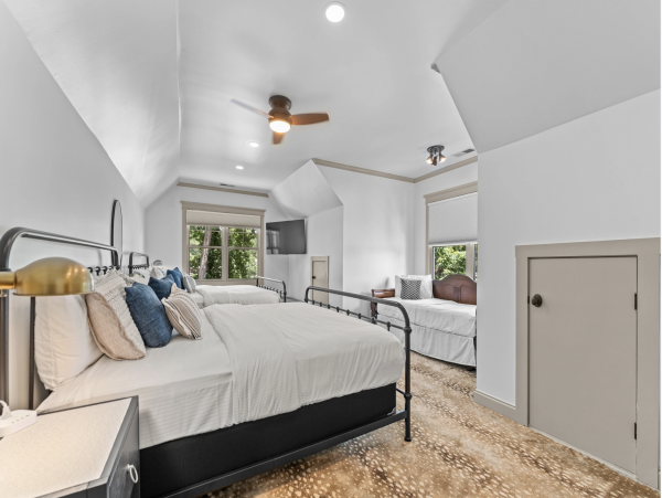 The Ultimate Lake Norman Lakeside Five Bedroom Retreat