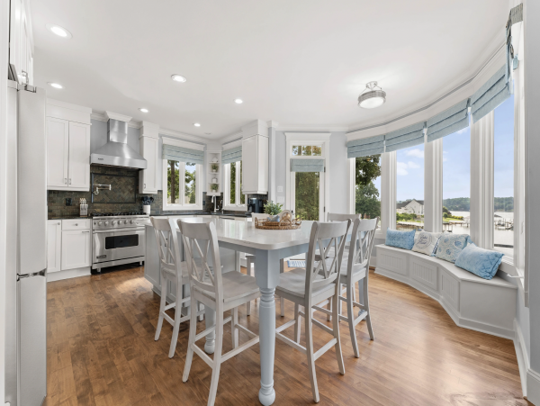 The Ultimate Lake Norman Lakeside Five Bedroom Retreat