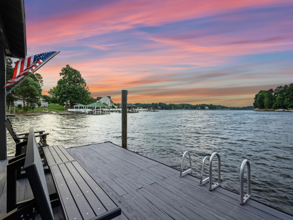 The Ultimate Lake Norman Lakeside Five Bedroom Retreat