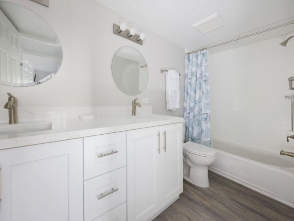 Cozy Beachfront Vacation Condo in Sanibel with Stunning Gulf Views
