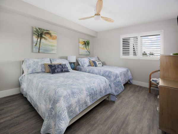 Cozy Beachfront Vacation Condo in Sanibel with Stunning Gulf Views