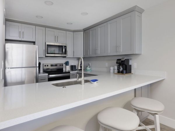 Cozy Beachfront Vacation Condo in Sanibel with Stunning Gulf Views
