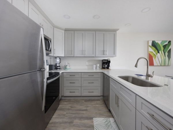 Cozy Beachfront Vacation Condo in Sanibel with Stunning Gulf Views