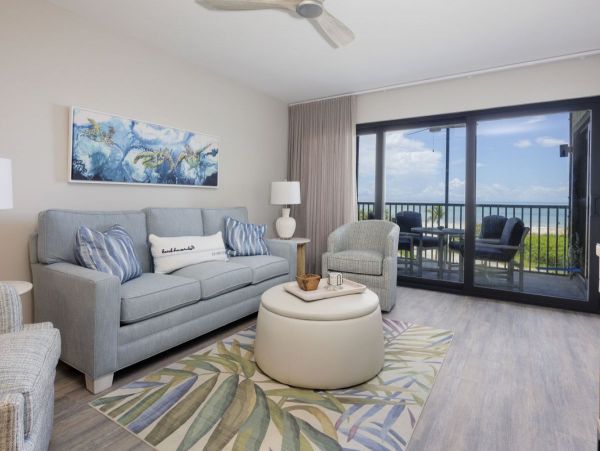 Cozy Beachfront Vacation Condo in Sanibel with Stunning Gulf Views