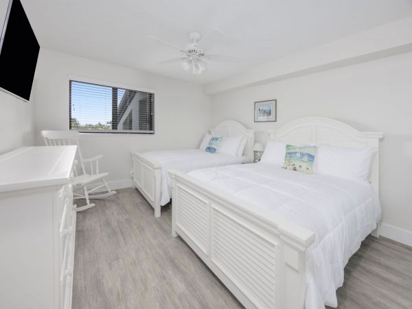 Ultimate Sanibel Vacation Rental: Beachfront & Comfort