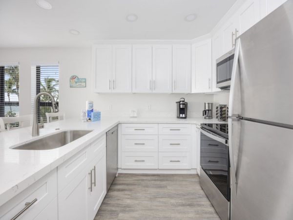 Ultimate Sanibel Vacation Rental: Beachfront & Comfort