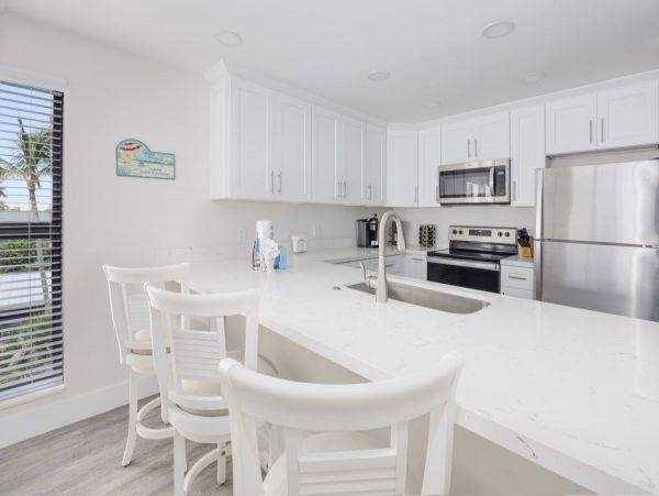 Ultimate Sanibel Vacation Rental: Beachfront & Comfort