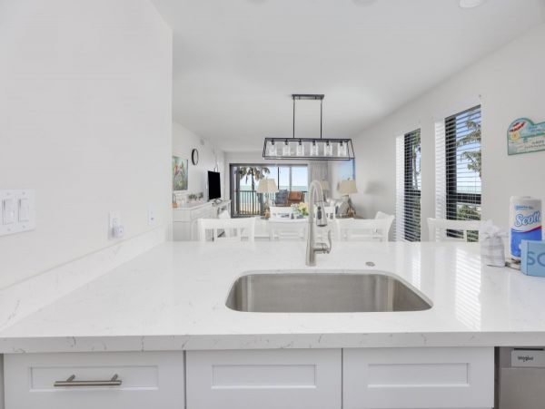 Ultimate Sanibel Vacation Rental: Beachfront & Comfort