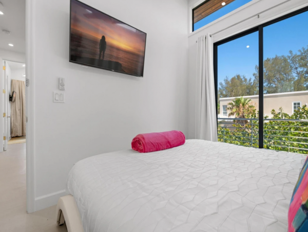 Stunning 4BR Anna Maria Rental: Beach, Pool, Sunset Views