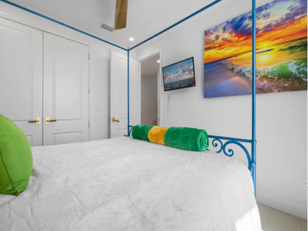 Stunning 4BR Anna Maria Rental: Beach, Pool, Sunset Views
