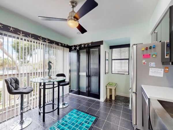 Eclectic 2 Bedroom Rental Short Walk to Beach