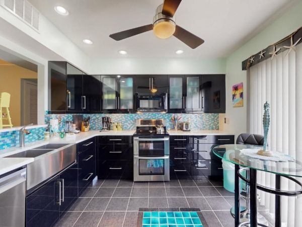 Eclectic 2 Bedroom Rental Short Walk to Beach