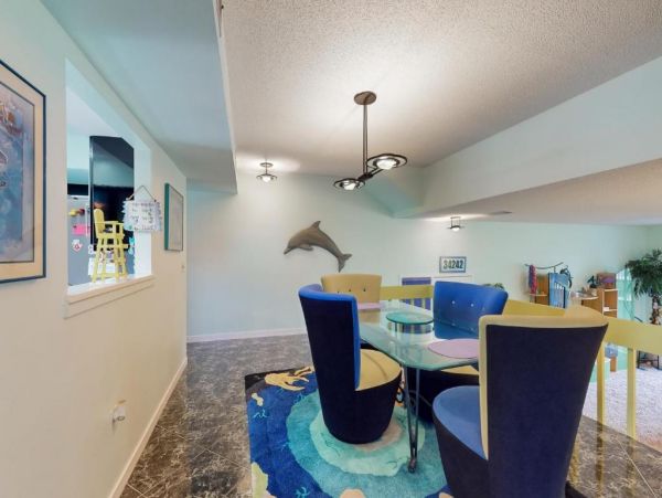 Eclectic 2 Bedroom Rental Short Walk to Beach