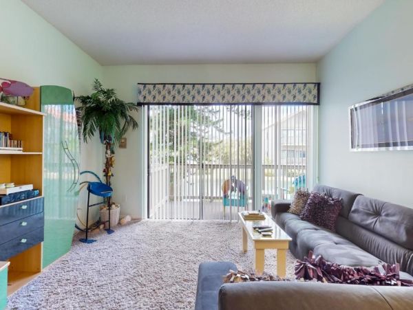 Eclectic 2 Bedroom Rental Short Walk to Beach