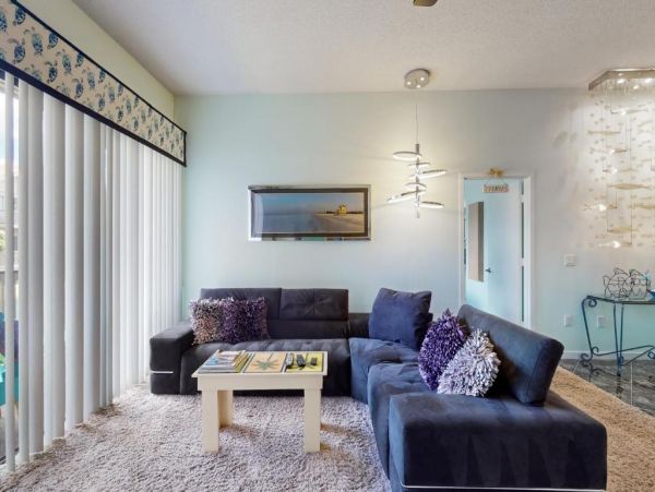 Eclectic 2 Bedroom Rental Short Walk to Beach