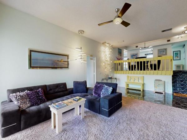 Eclectic 2 Bedroom Rental Short Walk to Beach