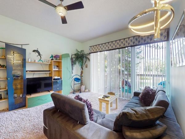 Eclectic 2 Bedroom Rental Short Walk to Beach