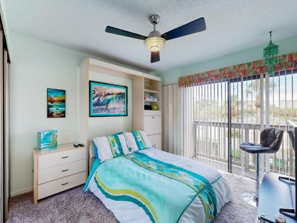 Eclectic 2 Bedroom Rental Short Walk to Beach