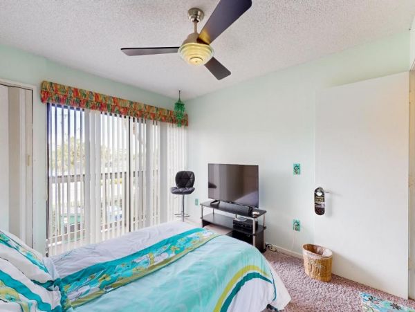 Eclectic 2 Bedroom Rental Short Walk to Beach