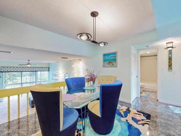 Eclectic 2 Bedroom Rental Short Walk to Beach