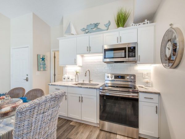Duplex Home with Pool Walk to Siesta Key Beach & Village