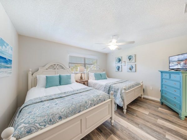 Duplex Home with Pool Walk to Siesta Key Beach & Village