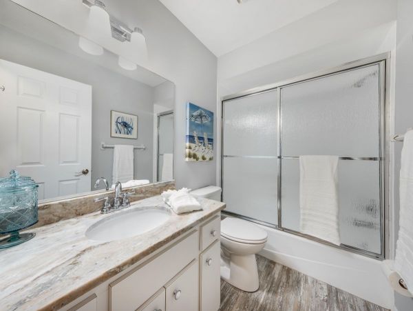 Duplex Home with Pool Walk to Siesta Key Beach & Village