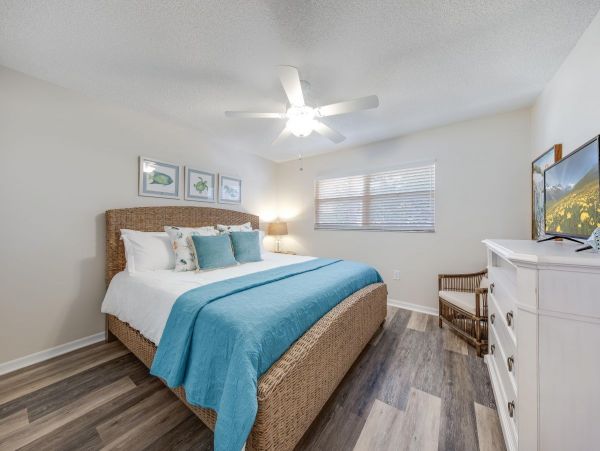 Duplex Home with Pool Walk to Siesta Key Beach & Village